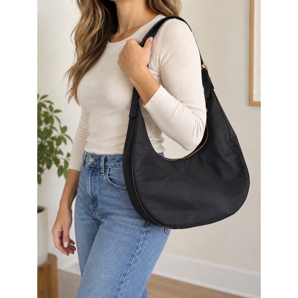 Time and Tru Black Crescent Adjustable Shoulder Bag Hobo TT253175-BLK